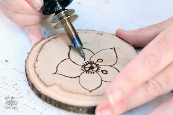 How to make wood burned coasters? - Decorate coaster with pyrography